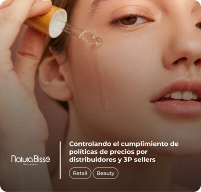 Primer plano de una mujer aplicándose un sérum facial con un gotero sobre la piel. Texto superpuesto: "Controlando el cumplimiento de políticas de precios por distribuidores y 3P sellers. Retail, Beauty". Logotipo de Natura Bissé en la esquina inferior izquierda.